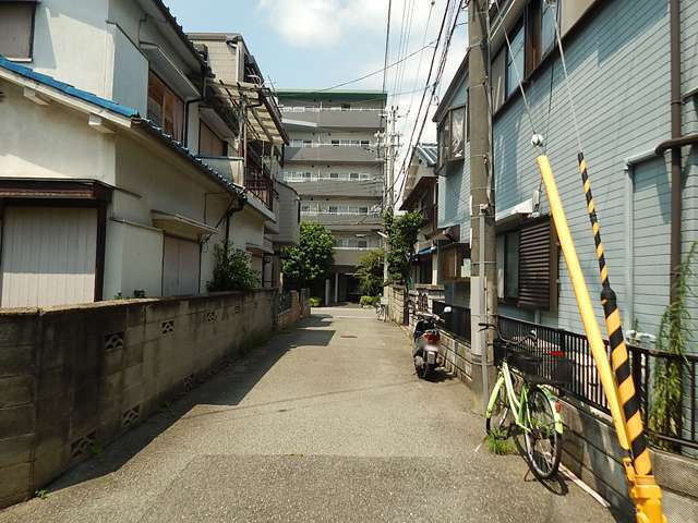 道幅が狭く、入り組んだ場所があります。