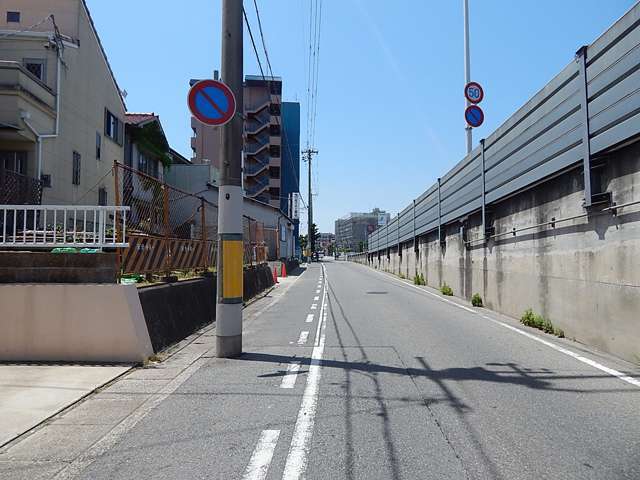 町中を内環状線が走り、車の移動に便利です。