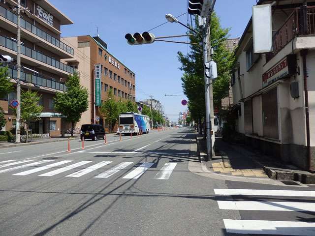 町中を走る内環状線。車の移動に便利です。