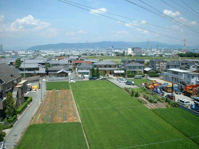 『田能』より北方面遠景。田畑が多く残る、のどかな住環境です。