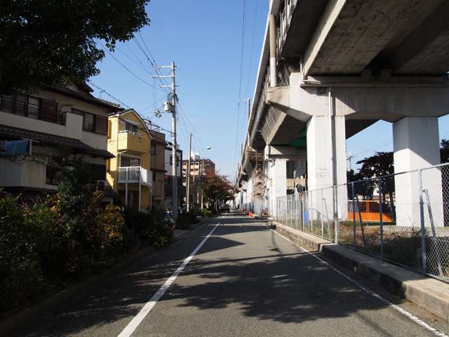 山陽新幹線や名神高速道路が近くを通っており、音が聞こえるエリアもあります。
