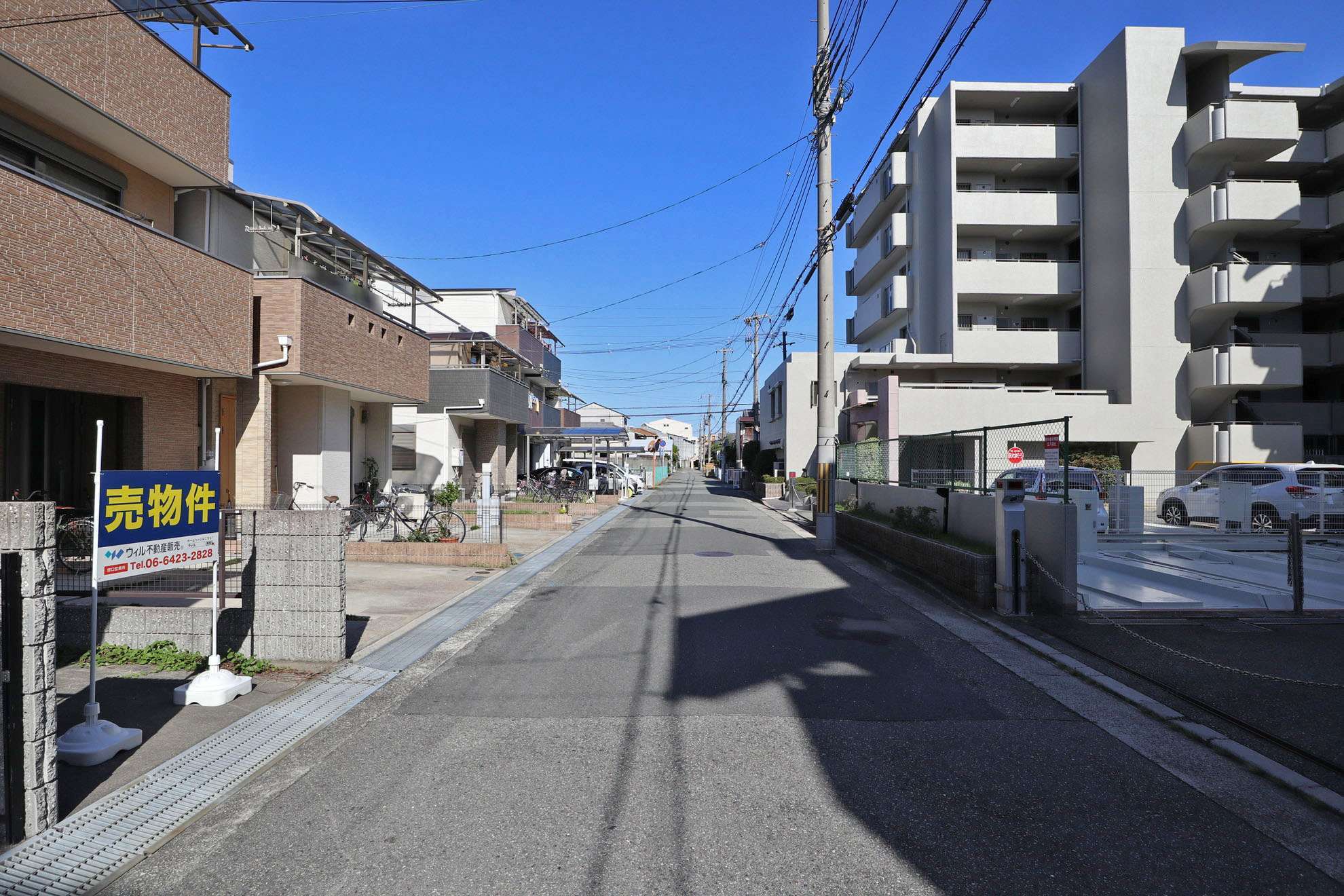 植栽や生垣などは少ないですが、緑豊かな公園が近隣に点在しており、身近で自然に触れることができます。