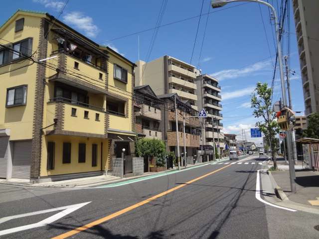 町の北側を走る県道606号線沿い。