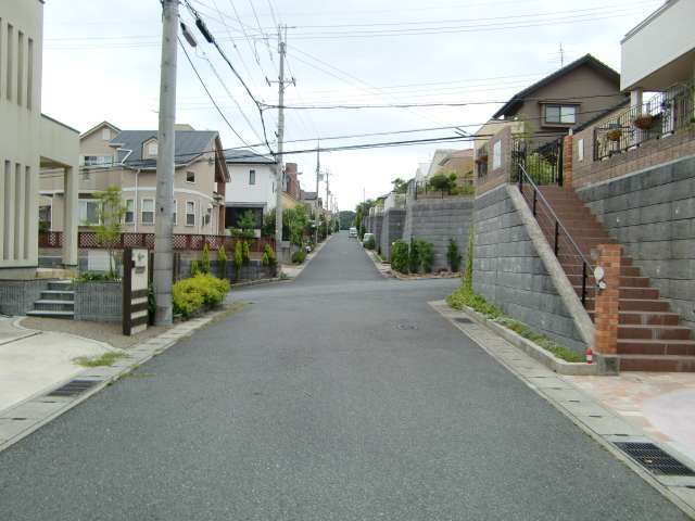 『名塩さくら台』の街並み。区画の整ったニュータウンです。