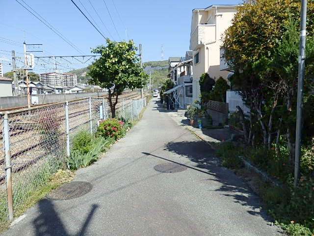 町の中心付近をJR東海道本線が走っています。