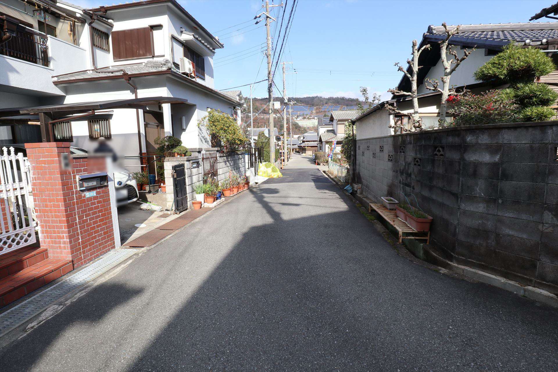 古くからの街並が残っている場所で、道幅が狭い場所も多いですが、一戸建てが中心に立ち並び、静かです。