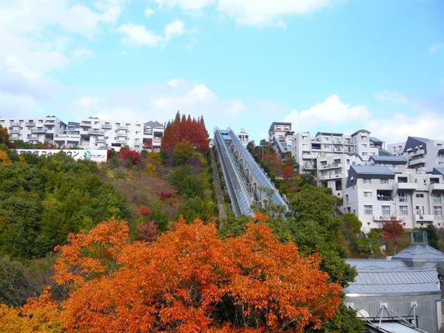 JR西宮名塩駅から『東山台』の住宅街へ楽にアクセスできる斜行エレベーター。