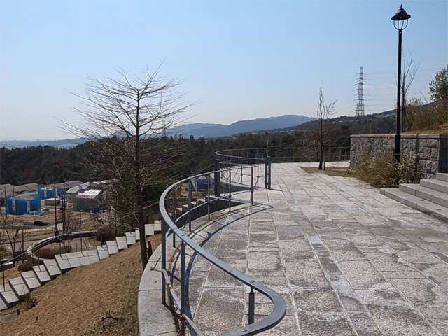町の北東側にある、『山手台北公園』。小山一つがまるまる公園になっています。