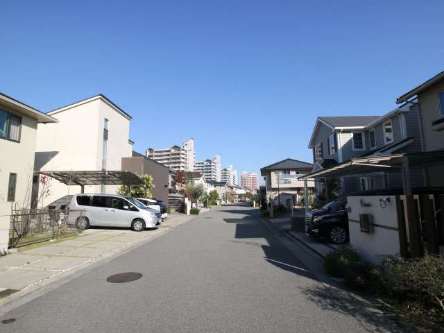 無電柱化されており、街並がすっきりしています。