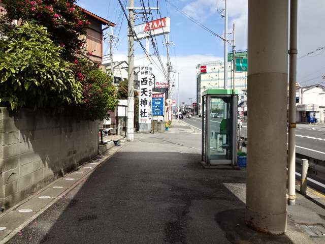 町の南端を国道171号線が通っています。また、町の南西部には『西天神社』があります。