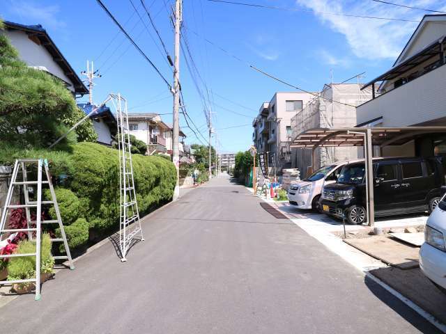 閑静な住環境で、一戸建てが中心に立ち並ぶ町です。