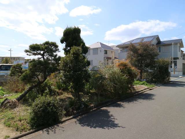 ところどころに田畑が残るのどかな雰囲気の街並みです。