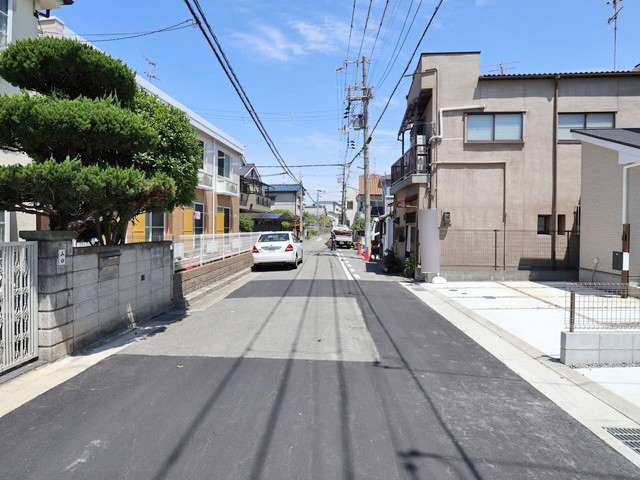 駅までの道のりはフラットアクセス。