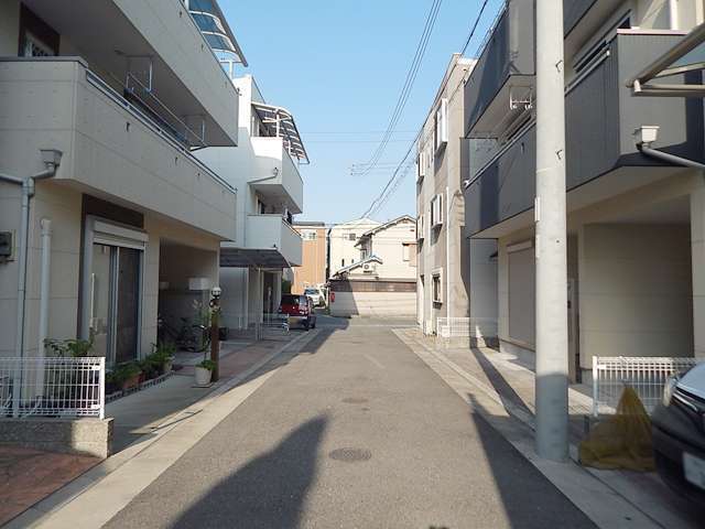 比較的新しい家が立ち並ぶエリア。