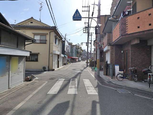 下町の風情が残る落ち着いた雰囲気の街並みです。