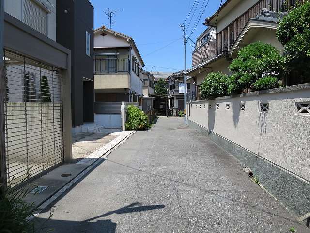 道幅は狭く、入り組んだ道が多いです。