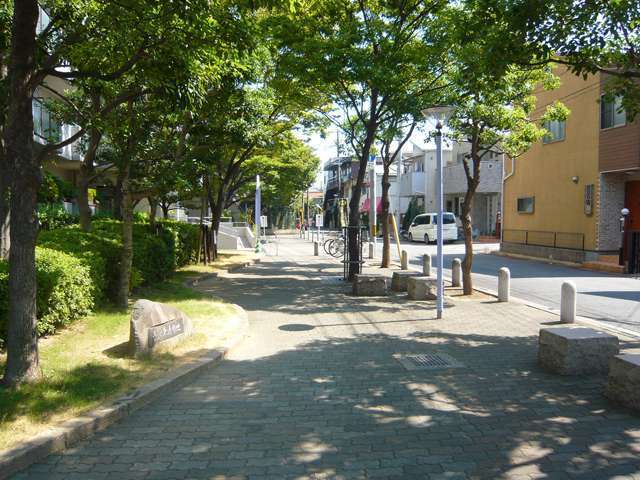 町の至る所に木々が植えられており、身近に緑の潤いを感じられます。