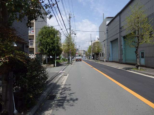 地勢は平坦。町中には街路樹のある通りがあります。