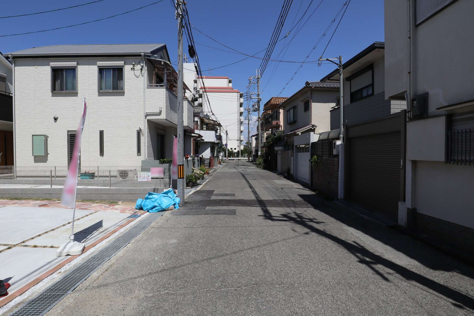 『大庄中通1丁目』は一戸建てやマンションなどが混在する町。