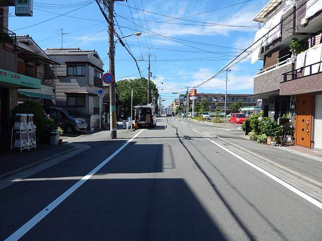 区画の整った住宅地で地勢は平坦。