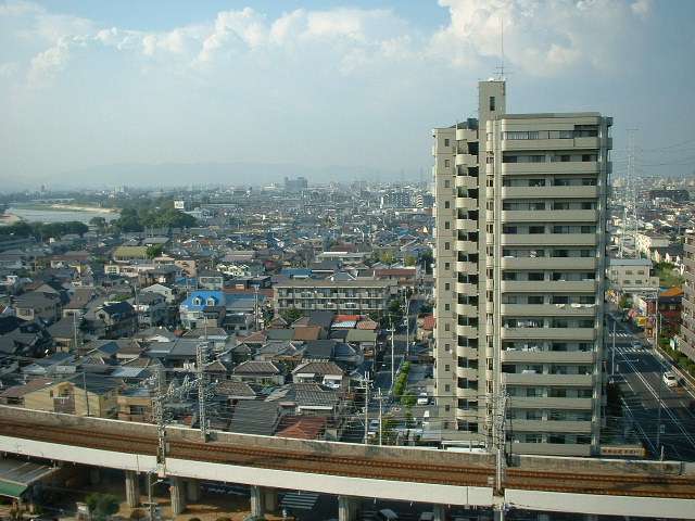 下町の雰囲気の残る街並みです。