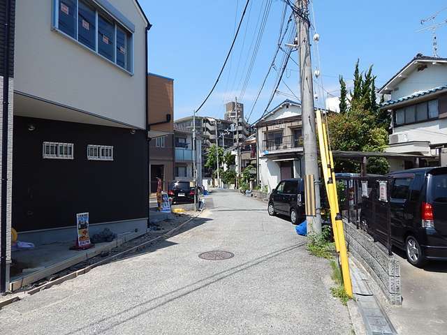 主に一戸建てやマンションなど中心に立ち並んでいます。