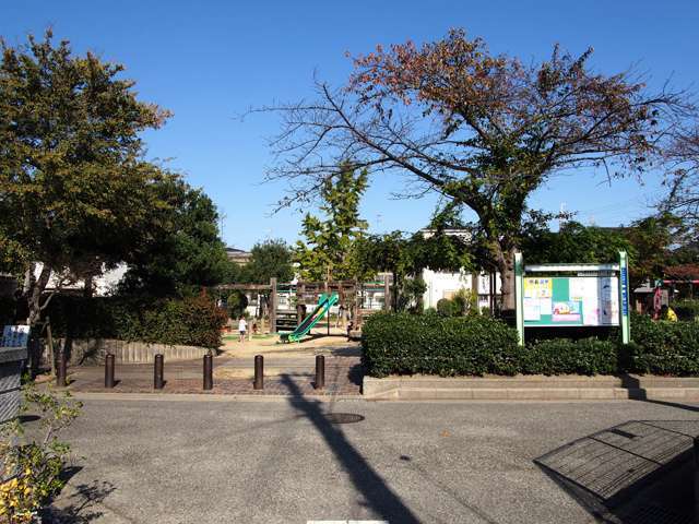 町中には公園があり、また町の西側を武庫川が流れる子育てにぴったりの環境です。