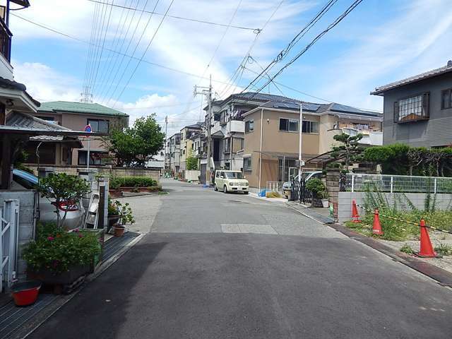 大半のエリアが住居地域に指定されています。