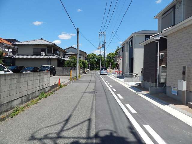 昔ながらの戸建や比較的新しい戸建が立ち並んでいます。