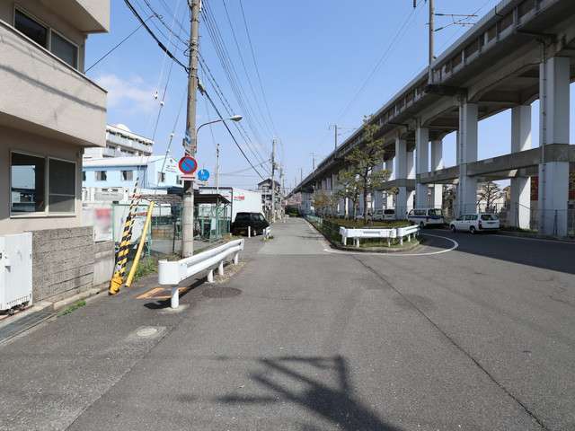 一戸建てやマンション、ハイツなどが混在する町。