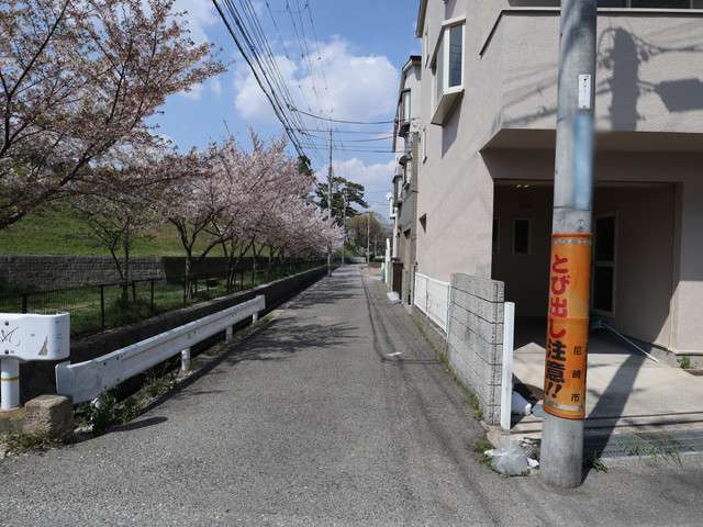 田畑が多く残り、町の西側を武庫川が流れる、自然豊かでのどかな雰囲気の街並み。