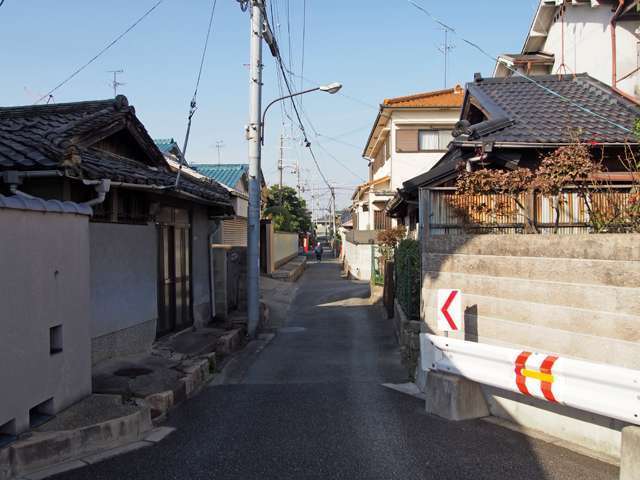 道幅は狭く、入り組んだ道が多いです。