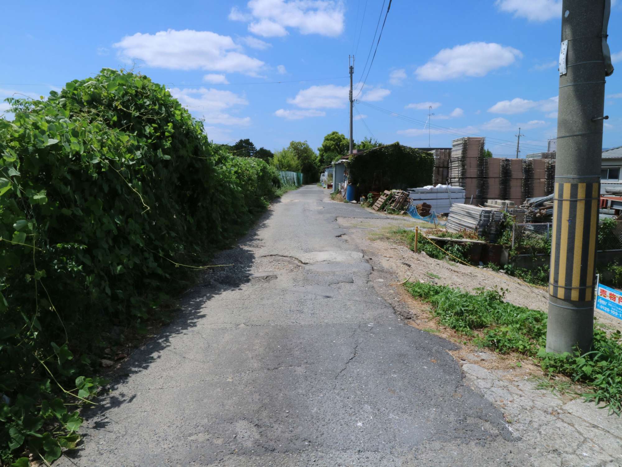 町の西端を猪名川が流れています。