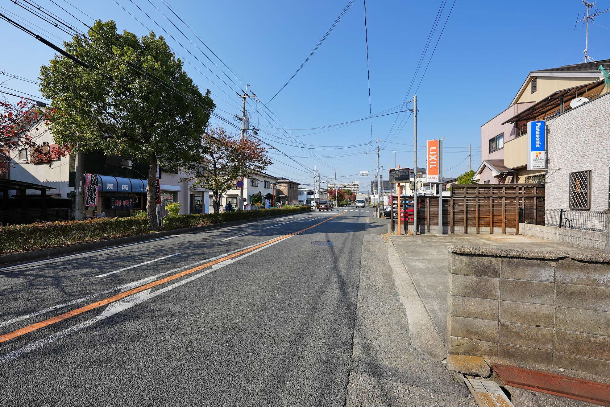 町の周囲には大きな道路が複数あります。写真は「米谷昆陽尼崎線」。