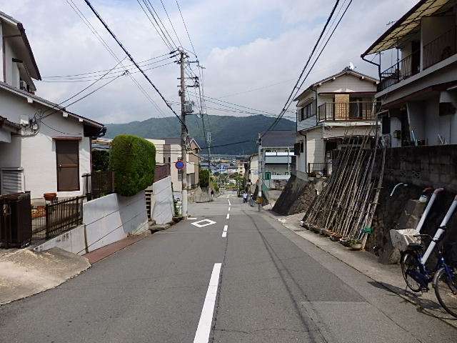 標高が高いところから東方向を見ると五月山の山々が見渡せます。