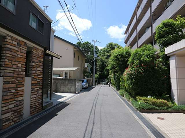 一戸建てだけでなくマンションも混在しています。