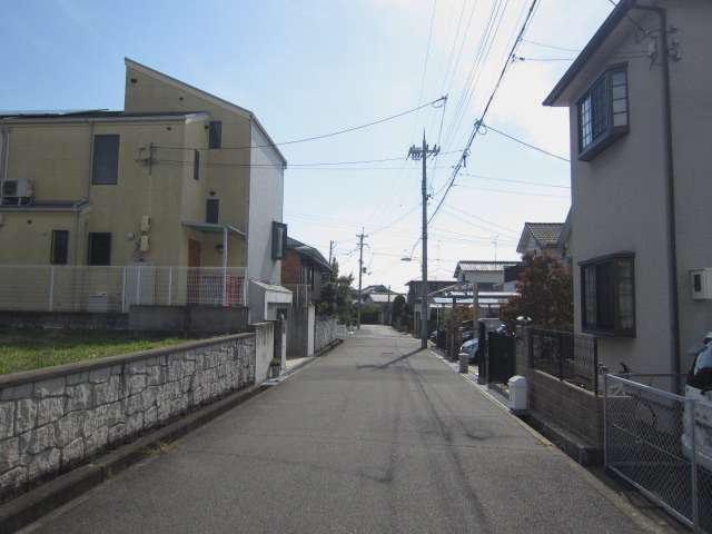 生垣や植栽のある家が多くも見られます。