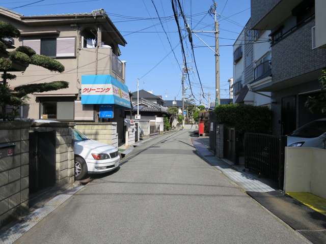 町の南西部を西方向から見た景色。「西国街道」に近く、昔ながらの街並みが残されています。