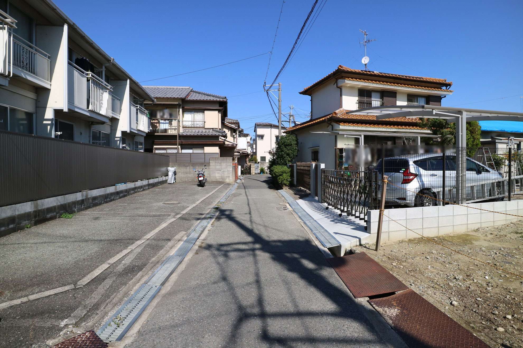 道幅が狭い街路が多いです。