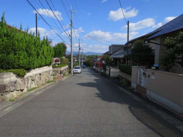 周りを自然林や田畑に囲まれた緑豊かな住環境です。