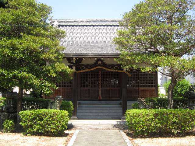 『皿池公園』のすぐ東側にある『五字神社』。1777年ごろに現在の場所に建立されました。不浄を追い払う火の神が祀られています。