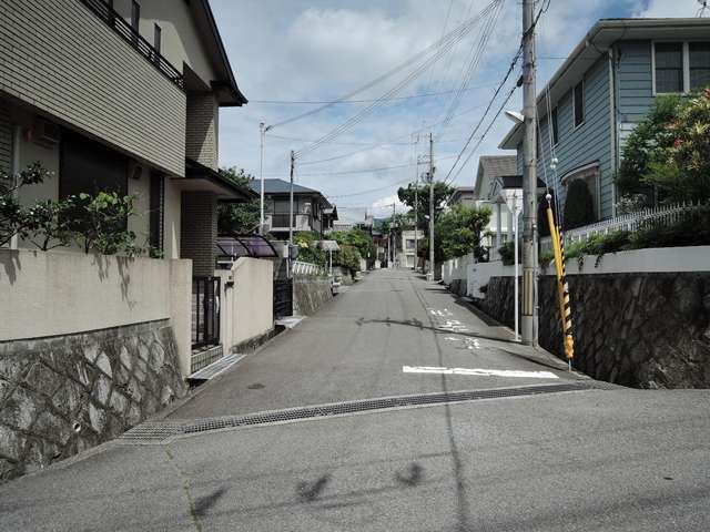 一戸建てが多く並んでいます。