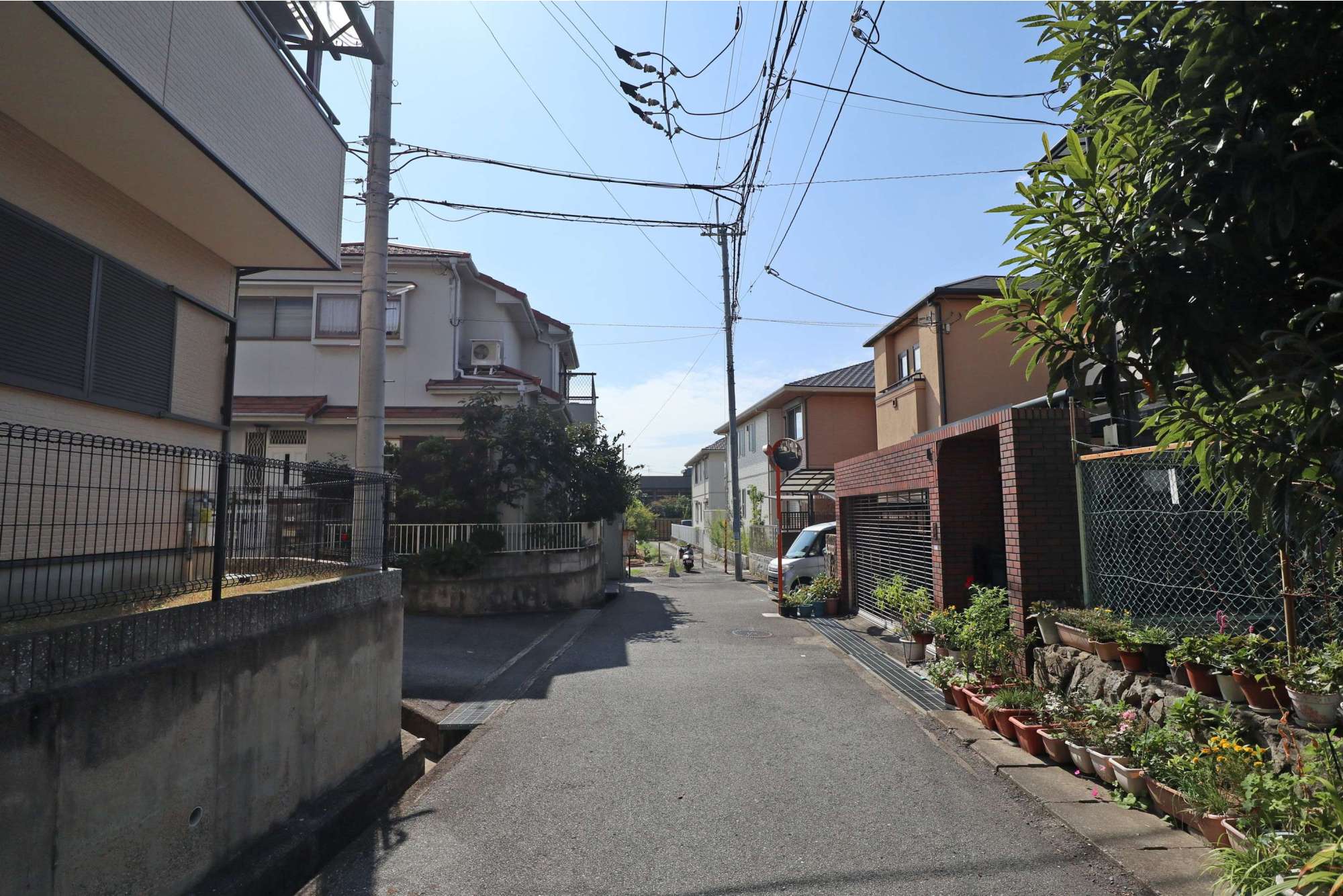 住宅地エリアは、一戸建てが中心に立ち並んでいます。