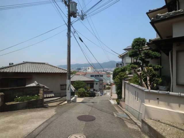 道幅が狭くなっています。