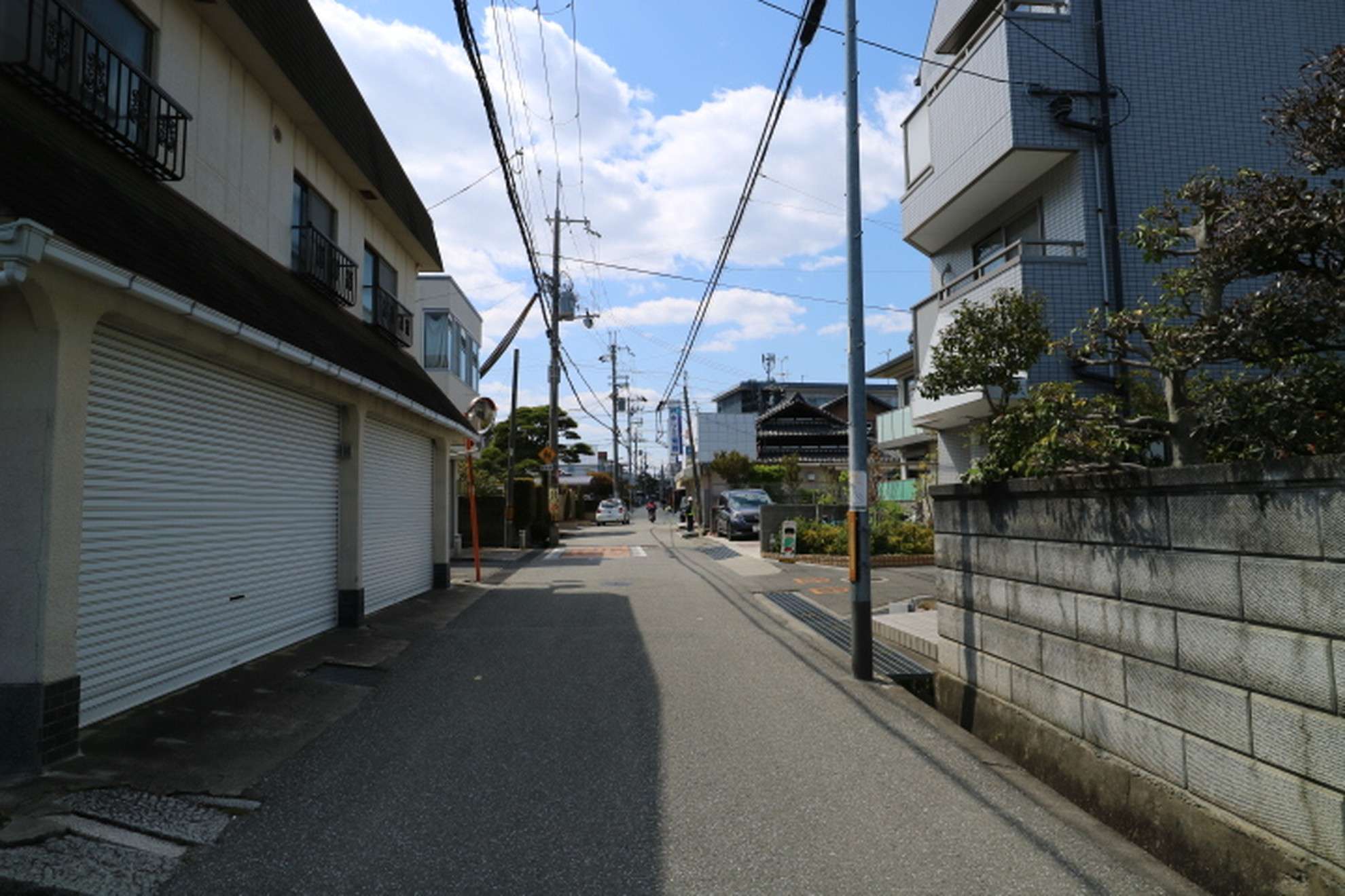 一戸建てが中心の住宅地。