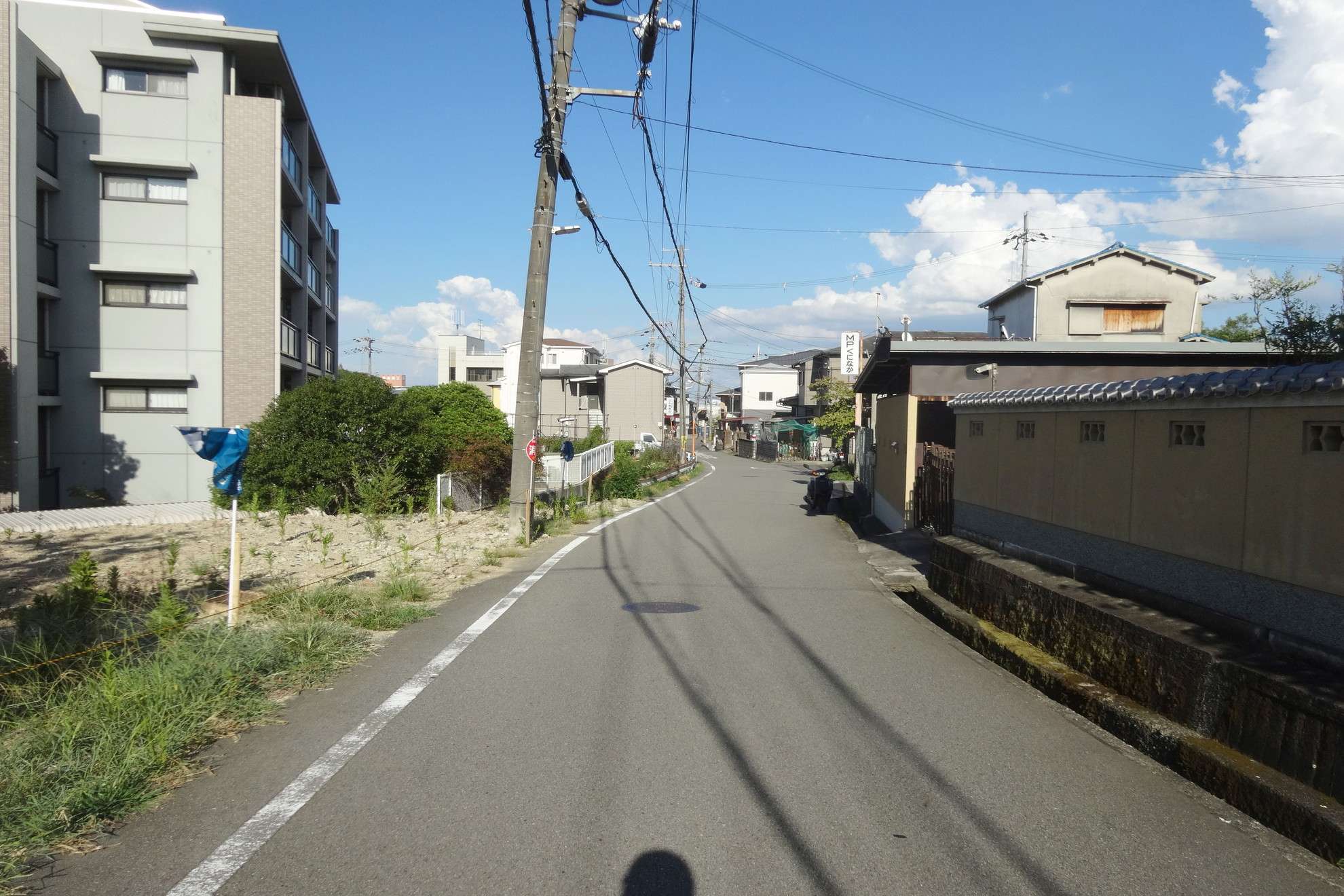 川の南側のエリアは、低層の住宅が中心です。
