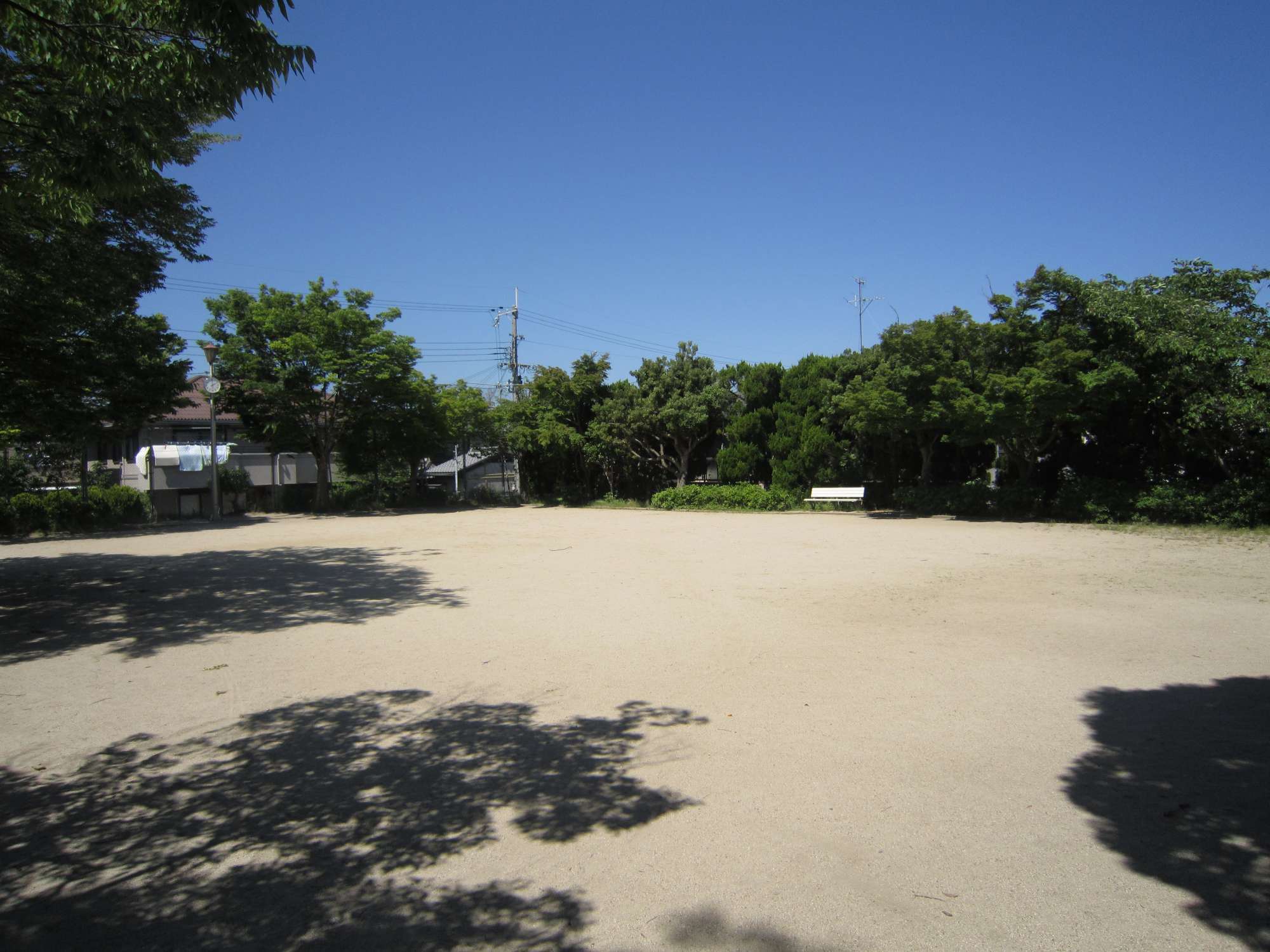 町の南部にある『小野原南3号公園』。広場のほかに、遊具やトイレも設置されています。