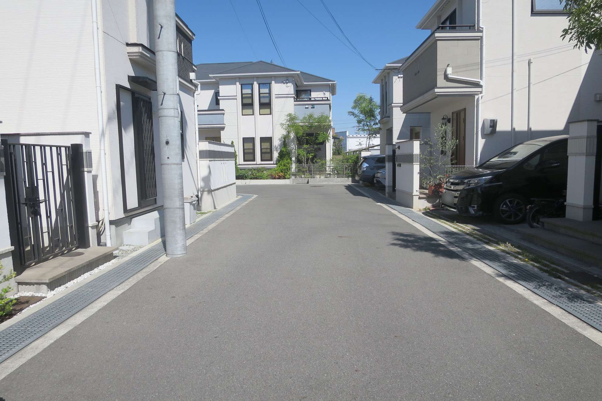 比較的新しい一戸建てが立ち並ぶエリア。