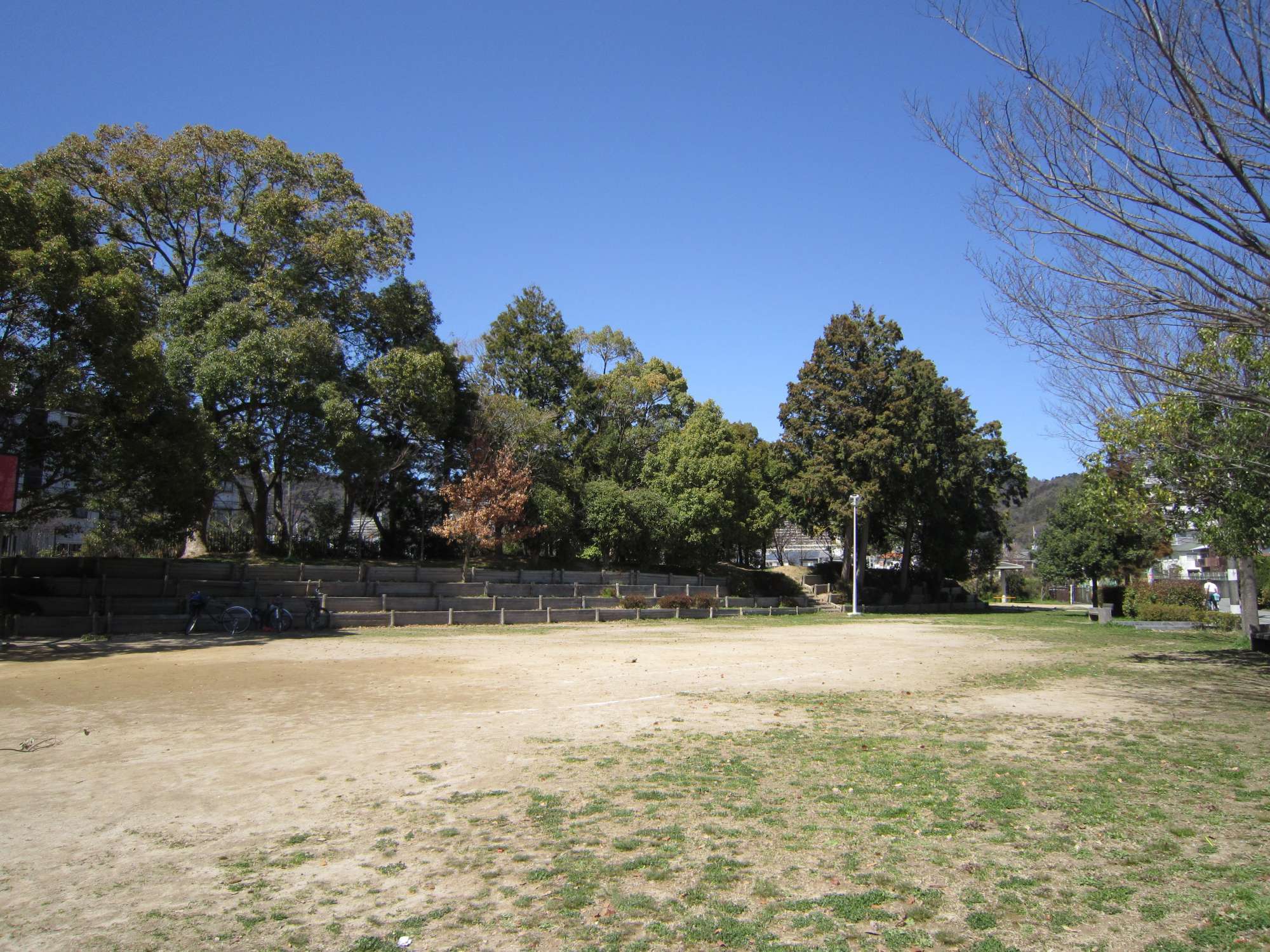 当対池のすぐ南側には『当対池公園』があります。