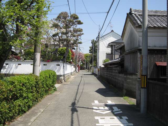 町の北部には昔ながらの街並みが残っています。